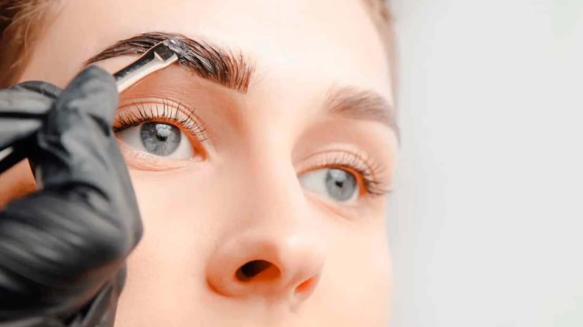 Tratamiento de cejas con henna en Lucía Argandoña
